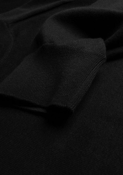 Zoom bild av Elegant round neck, black