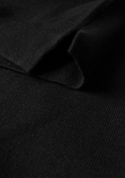 Zoom bild av Woman elegant round neck, black