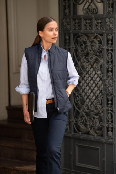 Zoom bild av Woman horizontal quilted gilet, navy