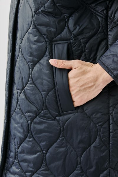 Zoom bild av Women's Tundra Quilted Shacket, navy