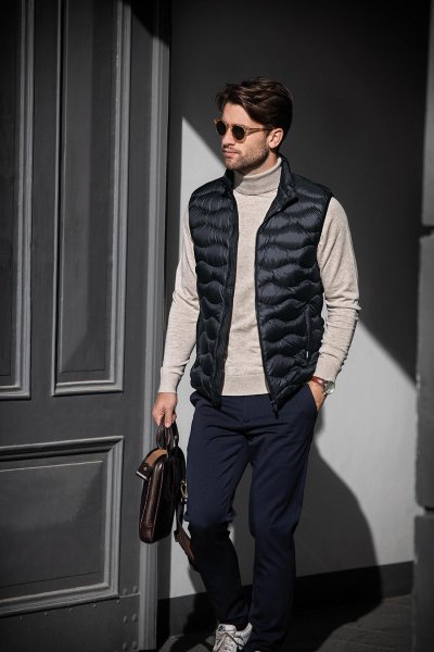 Zoom bild av Versatile down gilet, black
